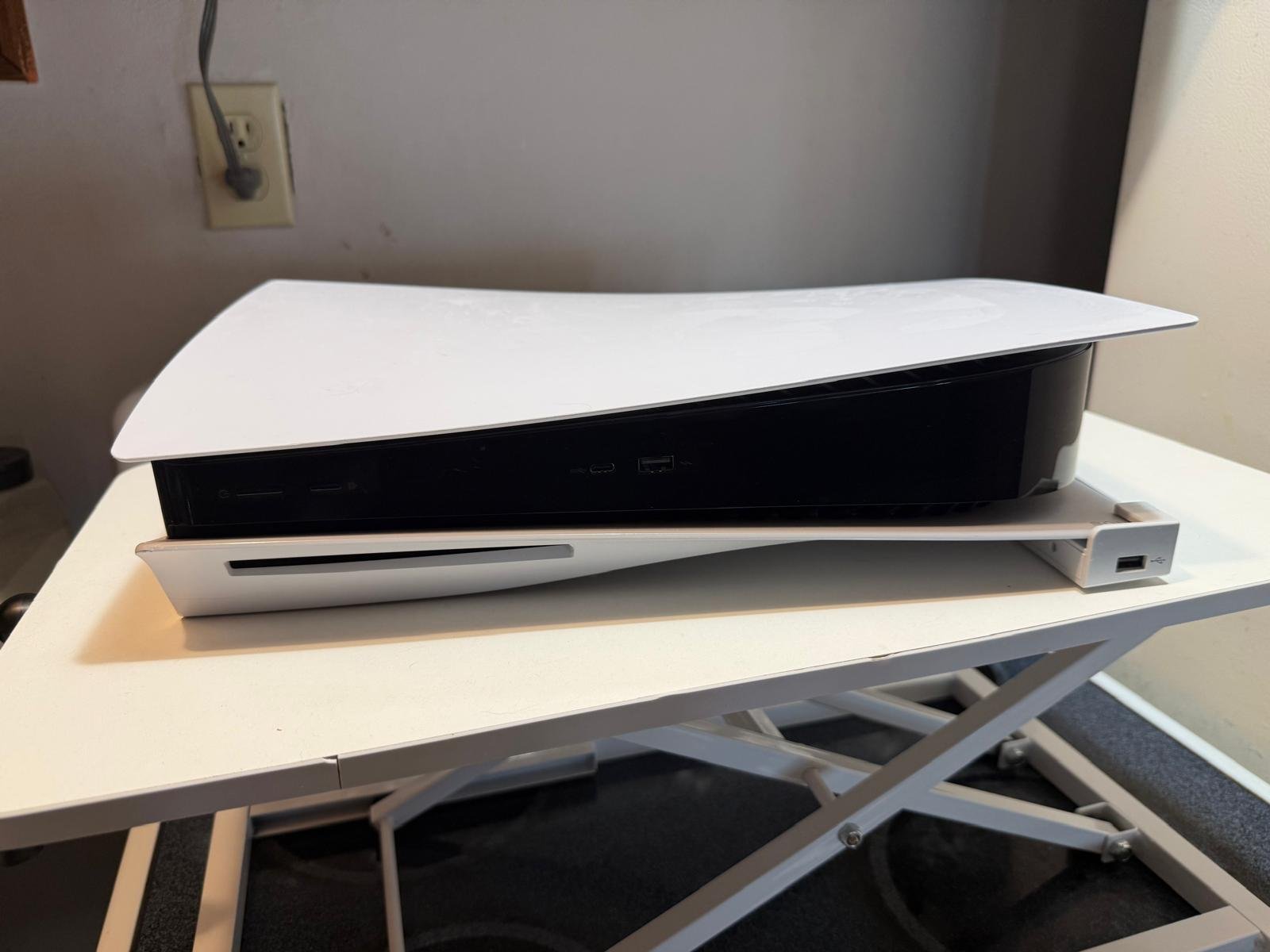 Sony PlayStation 5 console (disc, model CFI-1115A) photo